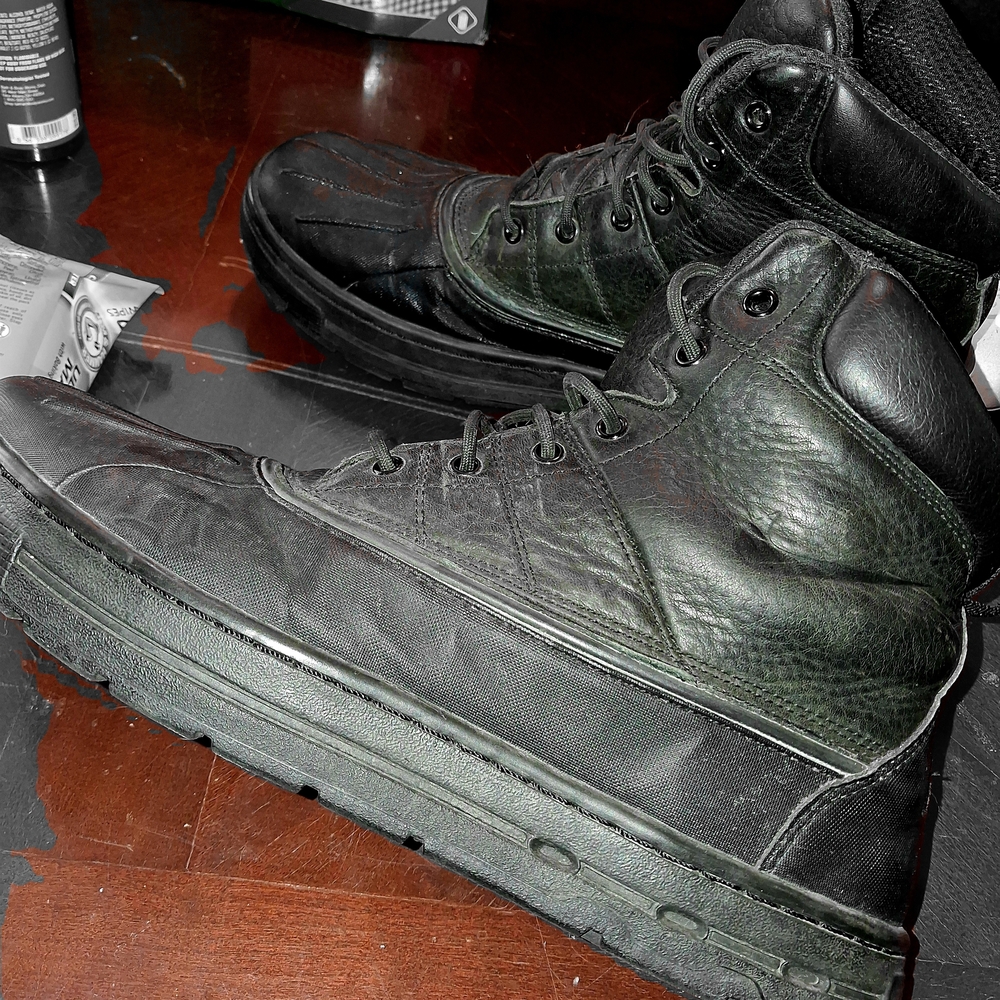 Nike Black Lace-Up Women's High-Top Boots